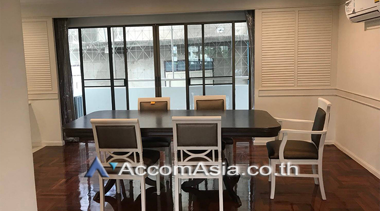  1  3 br Apartment For Rent in Sukhumvit ,Bangkok BTS Phrom Phong at Low-rise apartment, Walk 400m to BTS AA24638