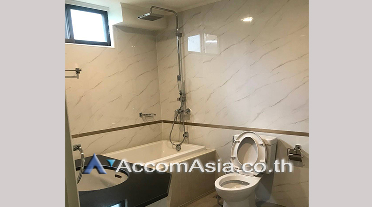 7  3 br Apartment For Rent in Sukhumvit ,Bangkok BTS Phrom Phong at Low-rise apartment, Walk 400m to BTS AA24638