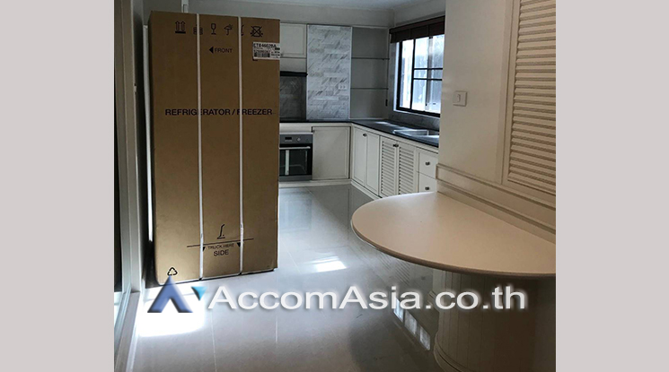 9  3 br Apartment For Rent in Sukhumvit ,Bangkok BTS Phrom Phong at Low-rise apartment, Walk 400m to BTS AA24638