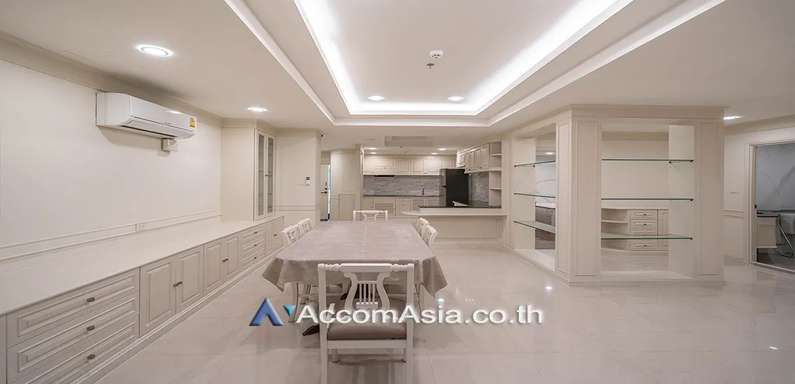  2  3 br Apartment For Rent in Sukhumvit ,Bangkok BTS Phrom Phong at Low-rise apartment, Walk 400m to BTS AA24657
