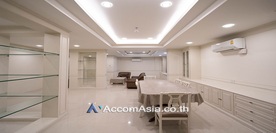  1  3 br Apartment For Rent in Sukhumvit ,Bangkok BTS Phrom Phong at Low-rise apartment, Walk 400m to BTS AA24657