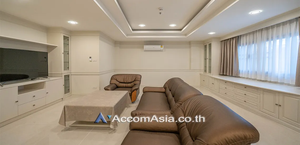  1  3 br Apartment For Rent in Sukhumvit ,Bangkok BTS Phrom Phong at Low-rise apartment, Walk 400m to BTS AA24657