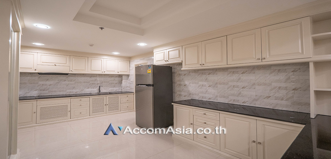 4  3 br Apartment For Rent in Sukhumvit ,Bangkok BTS Phrom Phong at Low-rise apartment, Walk 400m to BTS AA24657