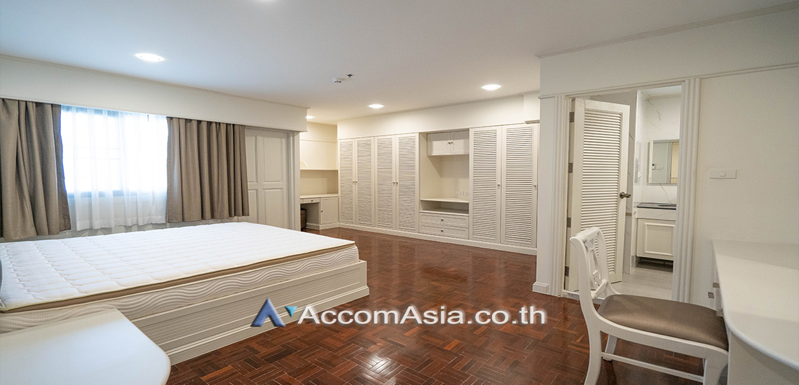 5  3 br Apartment For Rent in Sukhumvit ,Bangkok BTS Phrom Phong at Low-rise apartment, Walk 400m to BTS AA24657