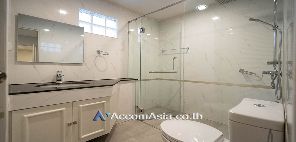 8  3 br Apartment For Rent in Sukhumvit ,Bangkok BTS Phrom Phong at Low-rise apartment, Walk 400m to BTS AA24657