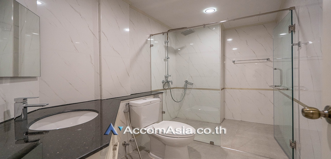 9  3 br Apartment For Rent in Sukhumvit ,Bangkok BTS Phrom Phong at Low-rise apartment, Walk 400m to BTS AA24657