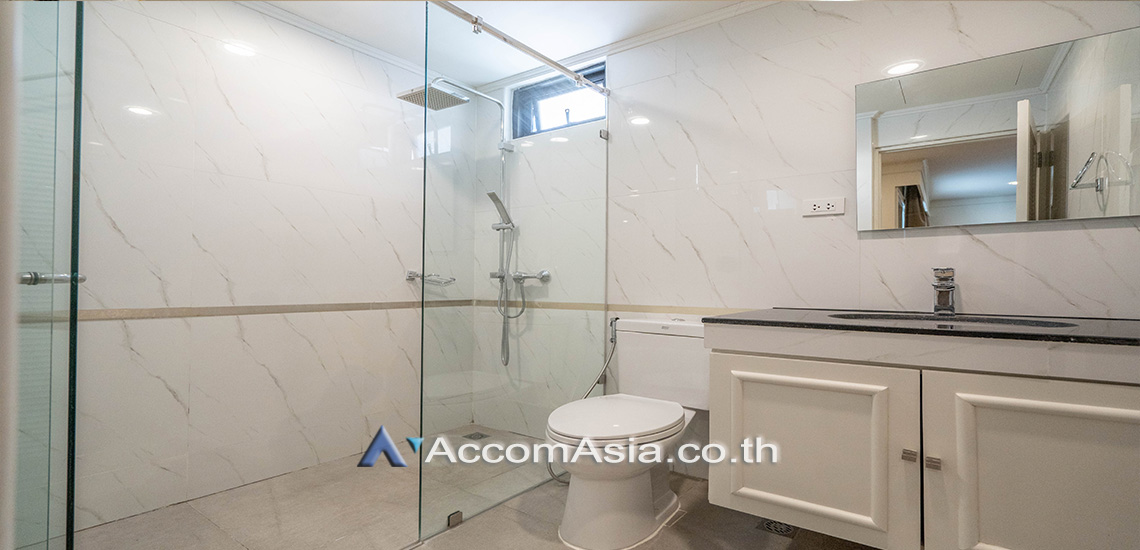 10  3 br Apartment For Rent in Sukhumvit ,Bangkok BTS Phrom Phong at Low-rise apartment, Walk 400m to BTS AA24657