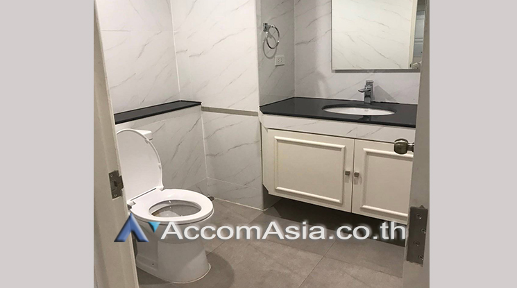 4  2 br Apartment For Rent in Sukhumvit ,Bangkok BTS Phrom Phong at Low-rise apartment, Walk 400m to BTS AA24659