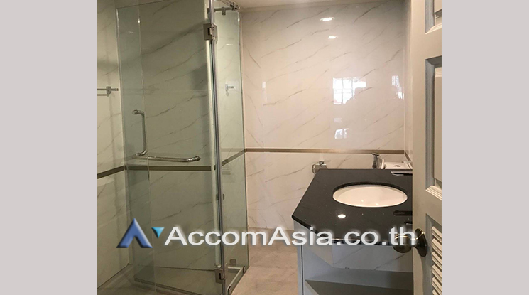 5  2 br Apartment For Rent in Sukhumvit ,Bangkok BTS Phrom Phong at Low-rise apartment, Walk 400m to BTS AA24659