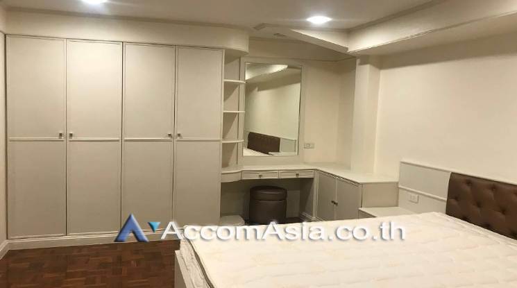 4  3 br Apartment For Rent in Sukhumvit ,Bangkok BTS Phrom Phong at Low-rise apartment, Walk 400m to BTS AA24673