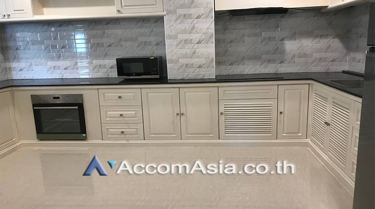 8  3 br Apartment For Rent in Sukhumvit ,Bangkok BTS Phrom Phong at Low-rise apartment, Walk 400m to BTS AA24673