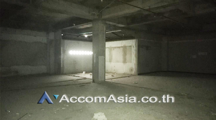  2  Retail / Showroom For Rent in Sukhumvit ,Bangkok BTS Ekkamai at Retail Space for RENT AA24755
