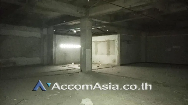 unit Retail / showroom For Rent in Sukhumvit, Bangkok  near BTS Ekkamai (AA24755)