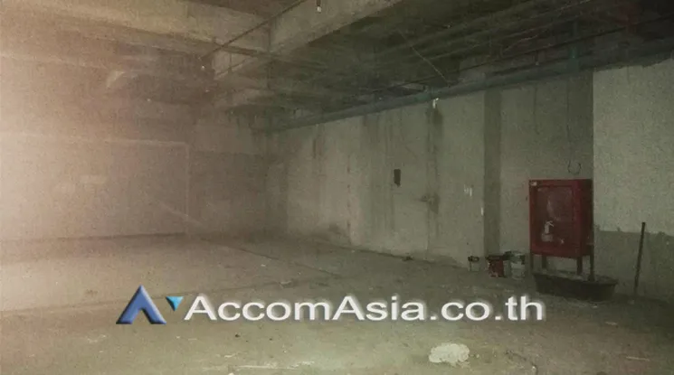 unit Retail / showroom For Rent in Sukhumvit, Bangkok  near BTS Ekkamai (AA24755)