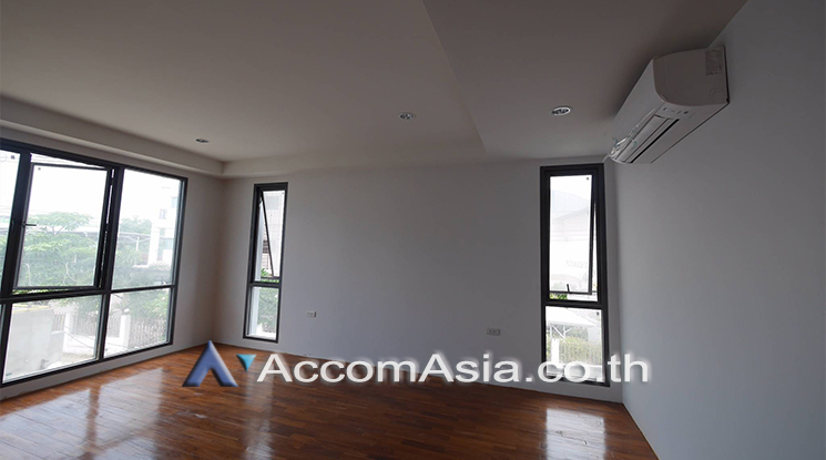  2  5 br House for rent and sale in Bang Na ,Bangkok BTS Bang Na at House in Compound AA24773