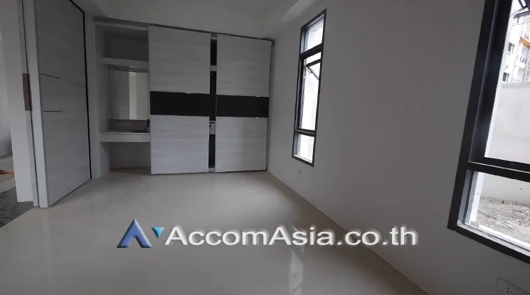  2  4 br House for rent and sale in Bang Na ,Bangkok BTS Bang Na at House in Compound AA24776