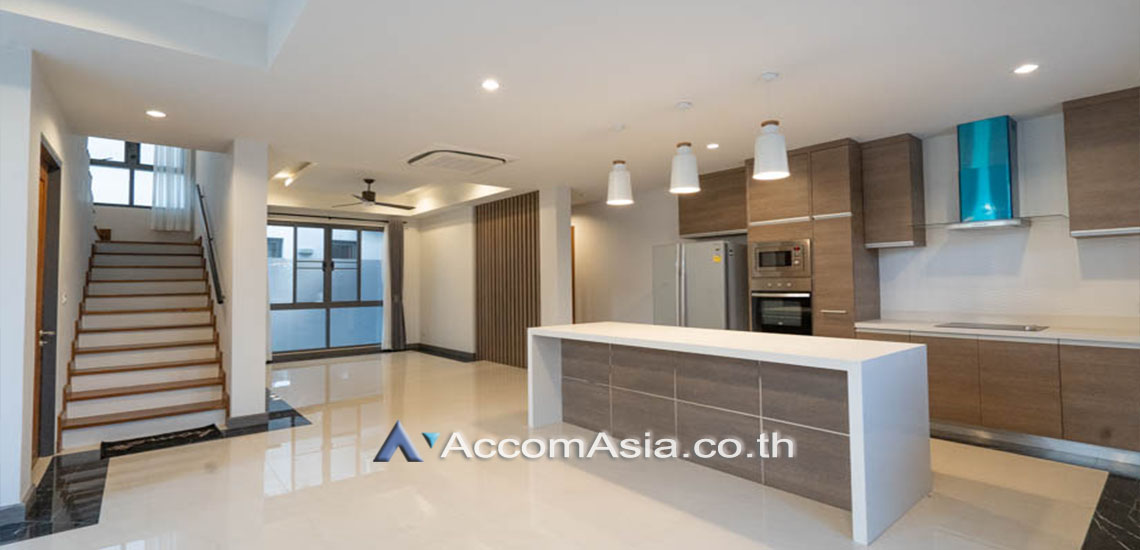  1  4 br House for rent and sale in Bang Na ,Bangkok BTS Bang Na at House in Compound AA24777