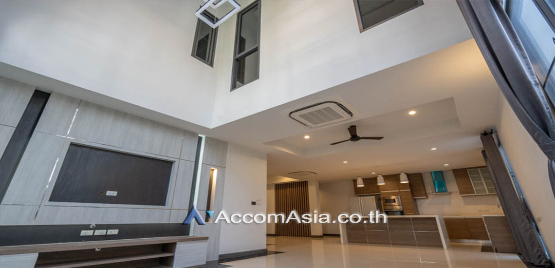  1  4 br House for rent and sale in Bang Na ,Bangkok BTS Bang Na at House in Compound AA24777