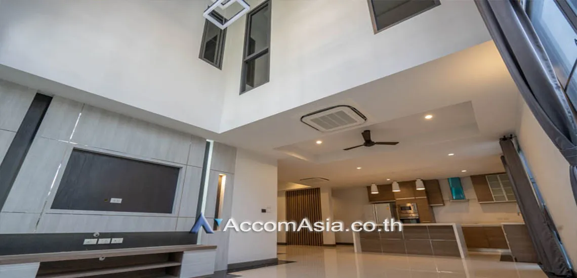 unitPet friendly |  4 Bedrooms  House For Rent & Sale in Bang Na, Bangkok  near BTS Bang Na (AA24777)
