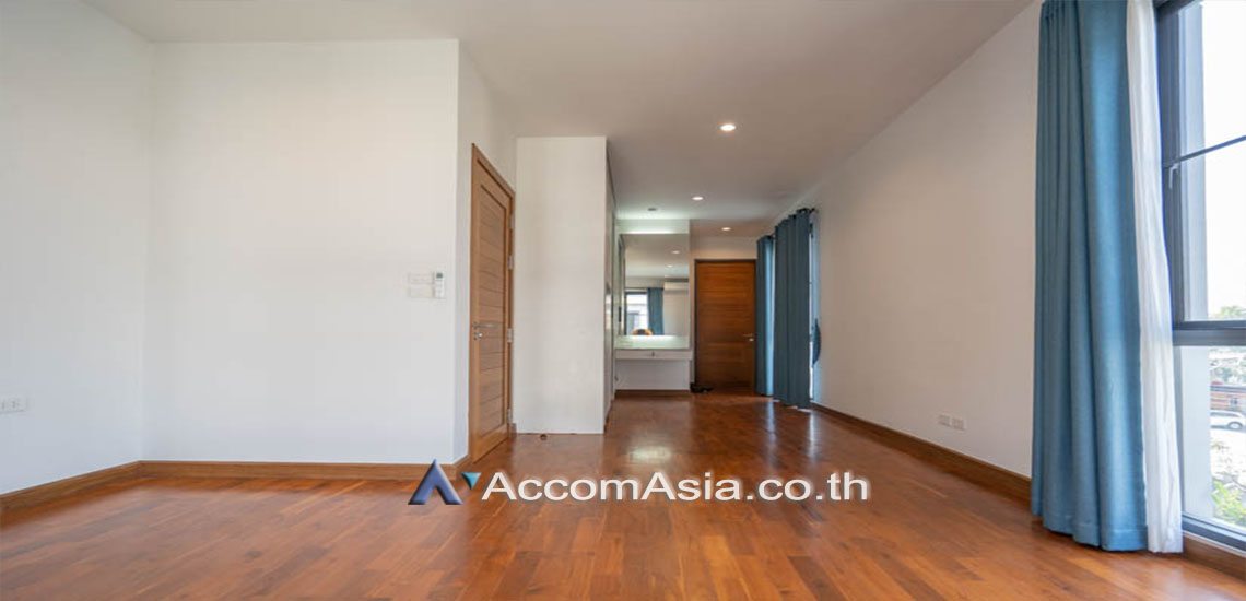 10  4 br House for rent and sale in Bang Na ,Bangkok BTS Bang Na at House in Compound AA24777