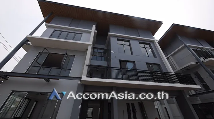  2  5 br House for rent and sale in Bang Na ,Bangkok BTS Bang Na at House in Compound AA24778