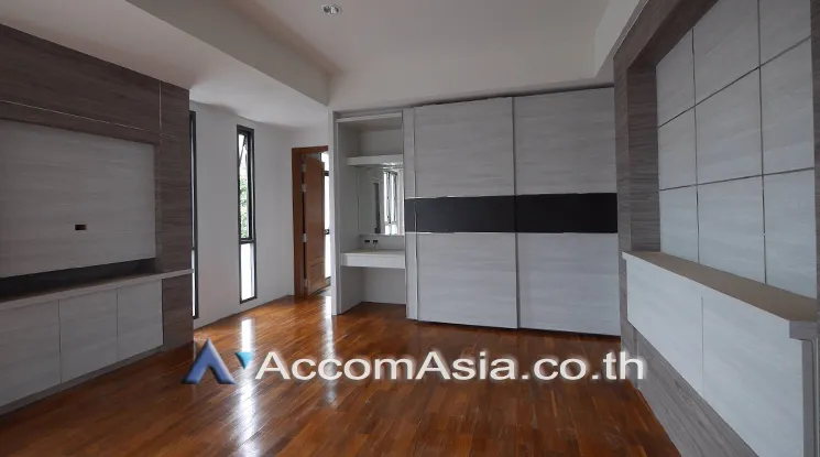 unitPet friendly |  5 Bedrooms  House For Rent & Sale in Bang Na, Bangkok  near BTS Bang Na (AA24778)