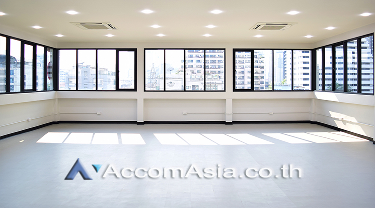  2  Office Space For Rent in Sukhumvit ,Bangkok BTS Ploenchit at Ploymitr Building AA24881