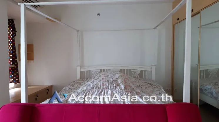 unit 1 Bedroom  Condominium For Sale in Phaholyothin, Bangkok  near BTS Saphan-Kwai (AA24888)