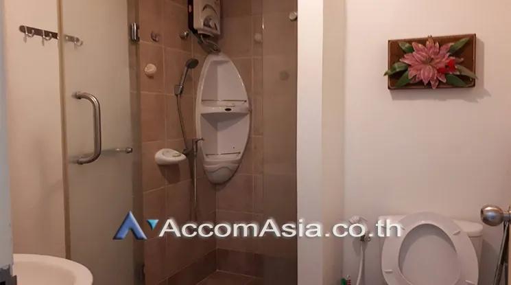 unit 1 Bedroom  Condominium For Sale in Phaholyothin, Bangkok  near BTS Saphan-Kwai (AA24888)