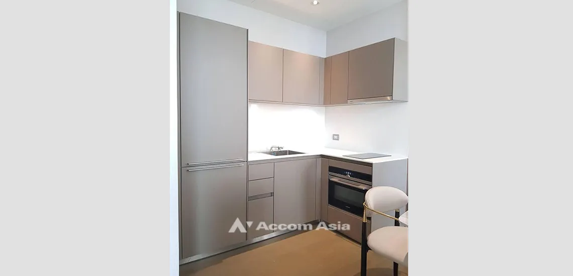 unit 1 Bedroom  Condominium For Rent in Ploenchit, Bangkok  near BTS Ratchadamri (AA24898)