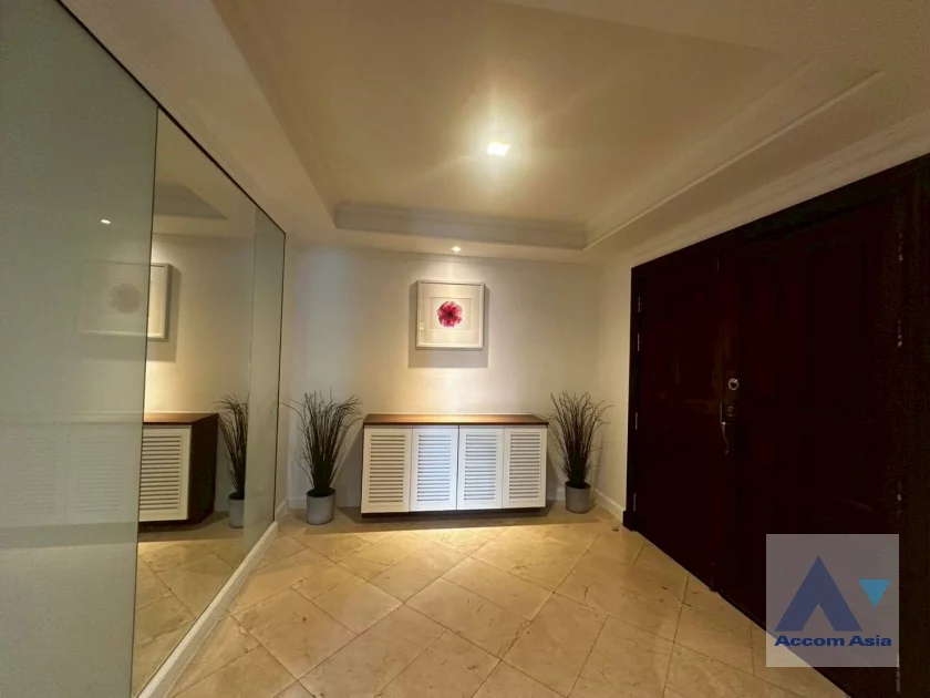 8  4 br Apartment For Rent in Sukhumvit ,Bangkok BTS Asok - MRT Sukhumvit at Warm Family Atmosphere AA24935