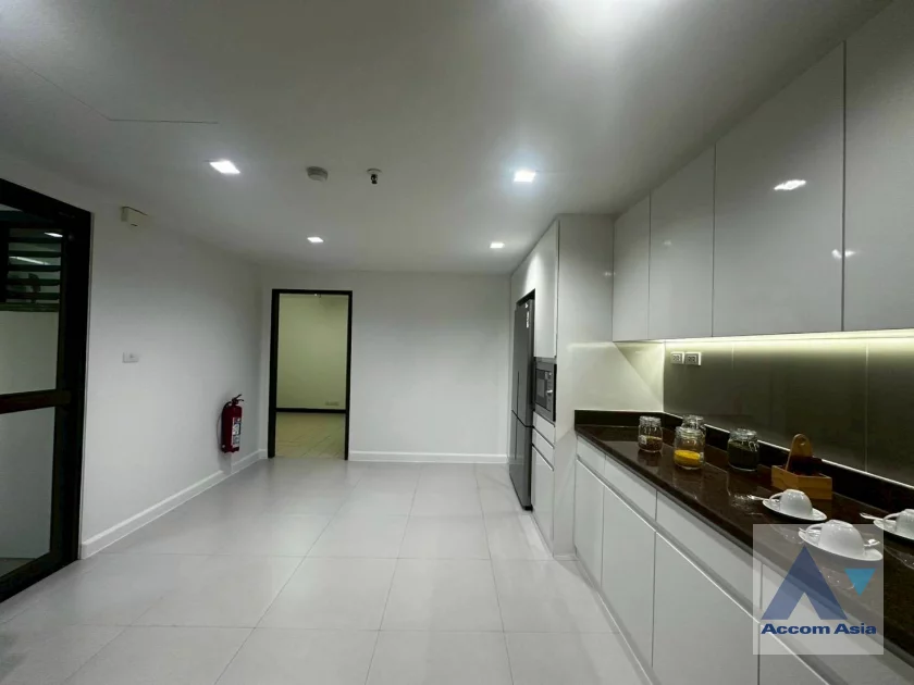 6  4 br Apartment For Rent in Sukhumvit ,Bangkok BTS Asok - MRT Sukhumvit at Warm Family Atmosphere AA24935