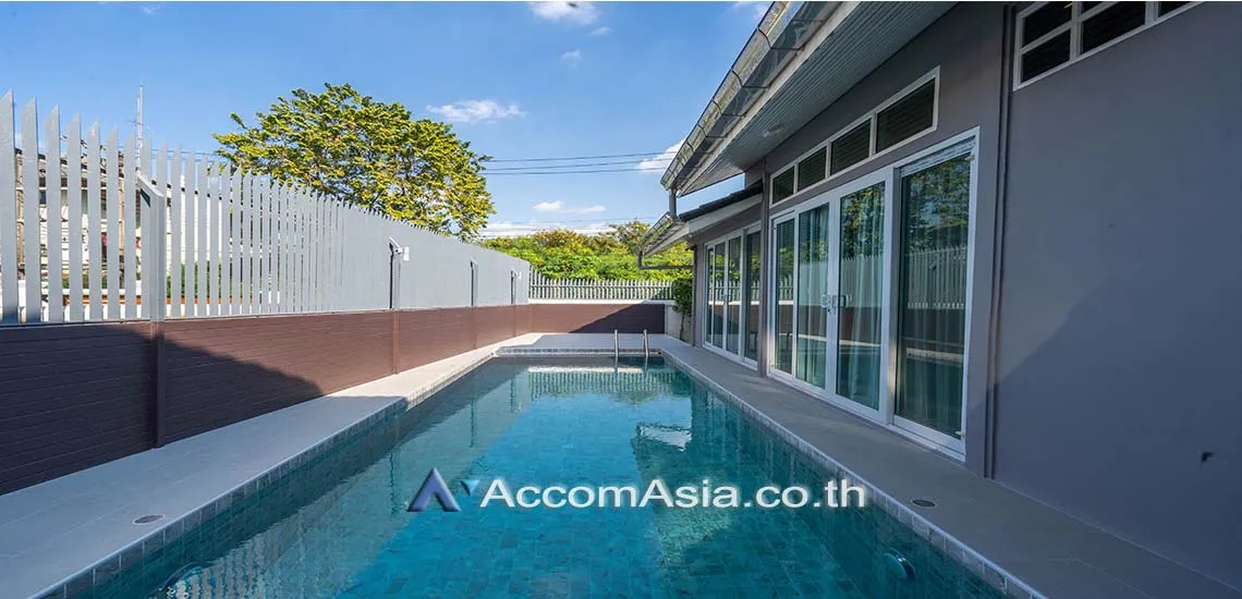  1  4 br House For Rent in Sukhumvit ,Bangkok BTS Phra khanong AA24957