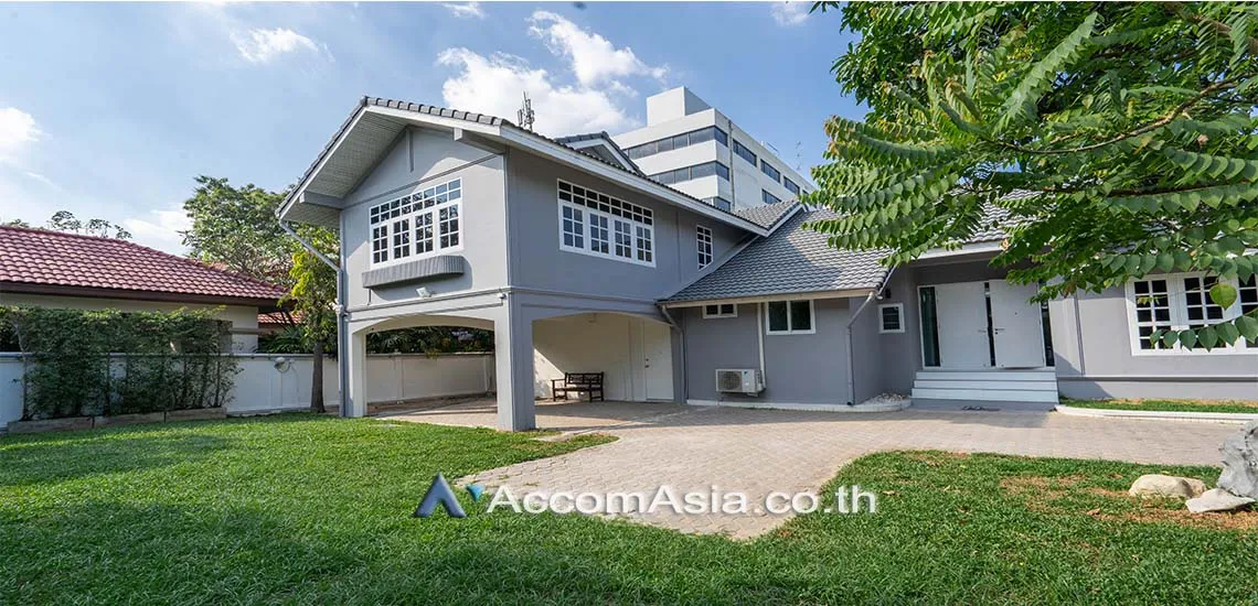 unitGarden, Private Swimming Pool |  4 Bedrooms  House For Rent in Sukhumvit, Bangkok  near BTS Phra khanong (AA24957)
