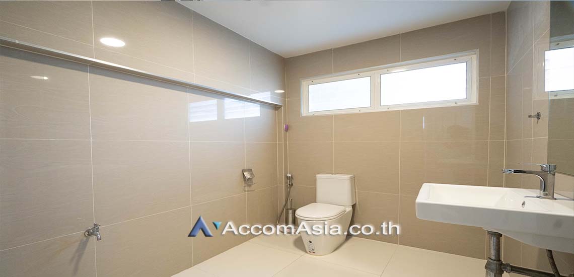 15  4 br House For Rent in Sukhumvit ,Bangkok BTS Phra khanong AA24957