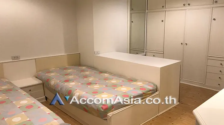 unit 3 Bedrooms  Condominium For Rent in Sukhumvit, Bangkok  near BTS Ekkamai (AA24996)