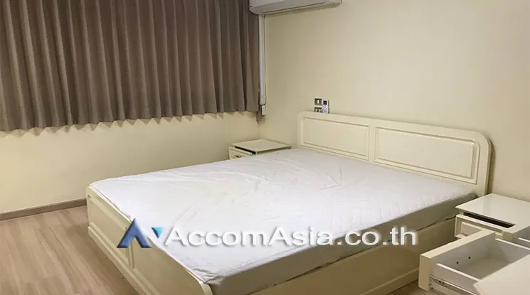 unit 3 Bedrooms  Condominium For Rent in Sukhumvit, Bangkok  near BTS Ekkamai (AA24998)