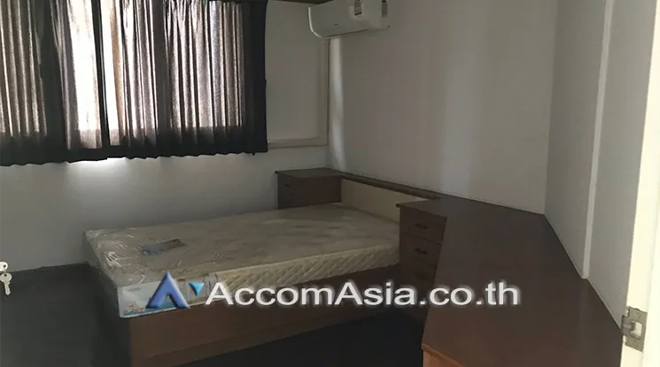 unit 3 Bedrooms  Condominium For Rent in Sukhumvit, Bangkok  near BTS Ekkamai (AA25002)
