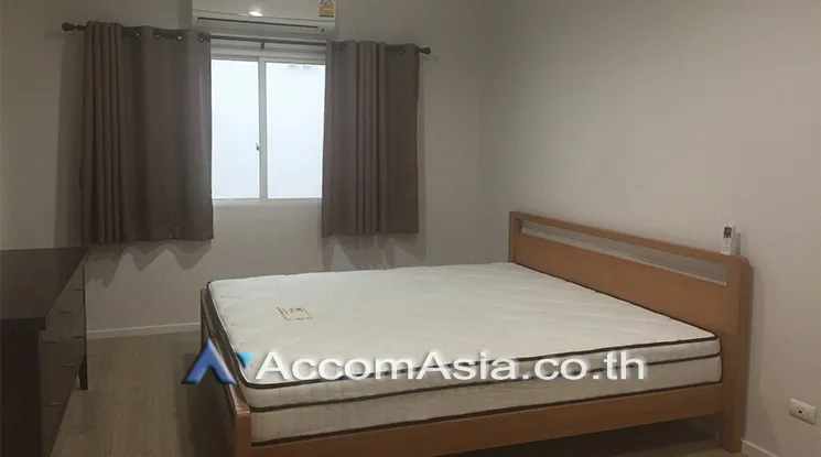 unit 3 Bedrooms  Townhouse For Rent & Sale in Sukhumvit, Bangkok  near BTS On Nut (AA25062)