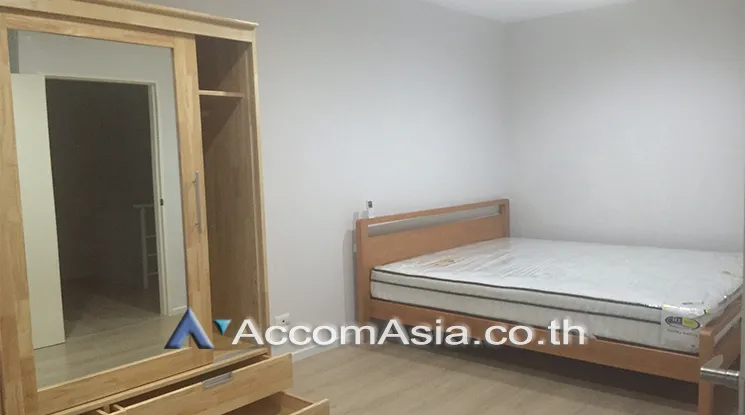 unit 3 Bedrooms  Townhouse For Rent & Sale in Sukhumvit, Bangkok  near BTS On Nut (AA25062)