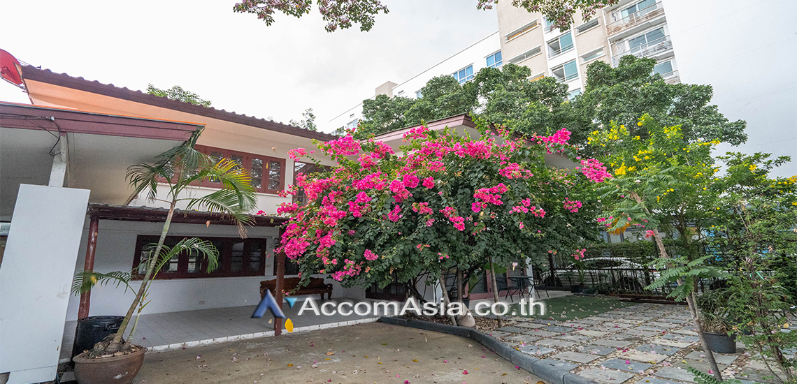  1  3 br House for rent and sale in Sukhumvit ,Bangkok BTS Thong Lo AA25069