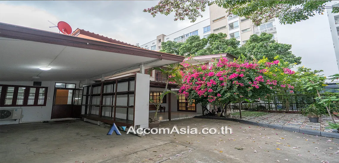 5  3 br House for rent and sale in Sukhumvit ,Bangkok BTS Thong Lo AA25069