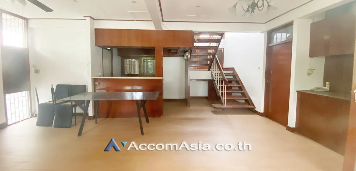 unit 3 Bedrooms  House For Sale in Sathorn, Bangkok  near BTS Chong Nonsi - MRT Lumphini (AA25155)
