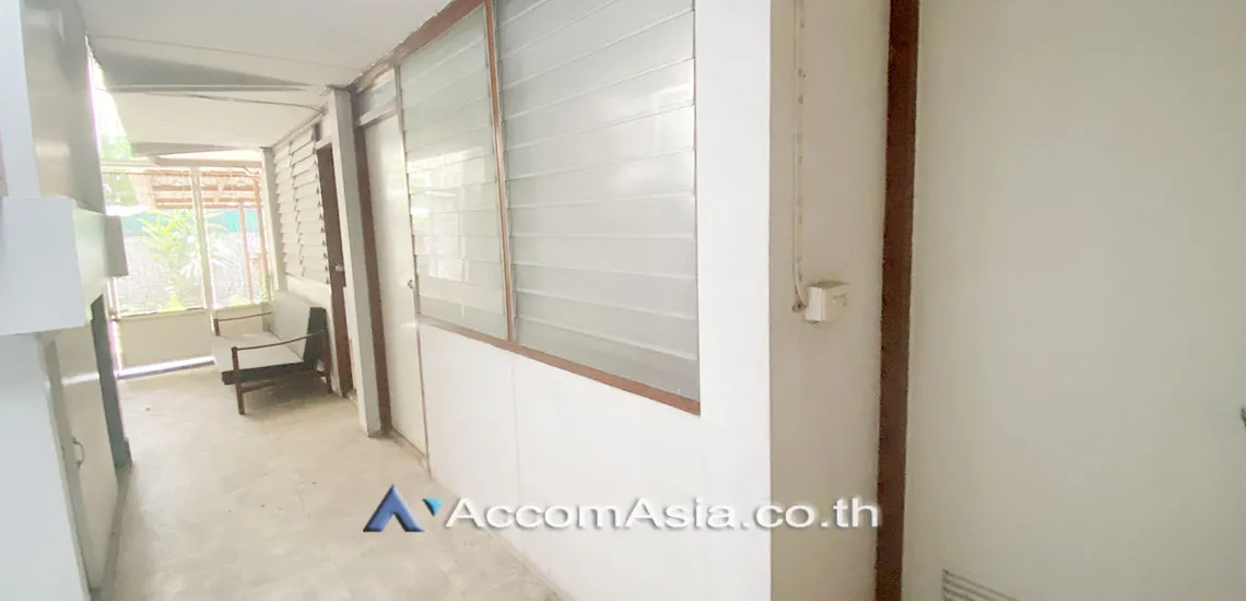 unit 3 Bedrooms  House For Sale in Sathorn, Bangkok  near BTS Chong Nonsi - MRT Lumphini (AA25155)