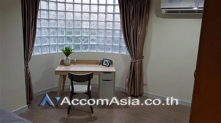 5  2 br Condominium for rent and sale in Silom ,Bangkok BTS Surasak at Sampoom Garden AA25163