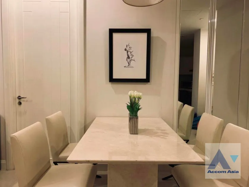 unit 2 Bedrooms  Condominium For Rent in Ploenchit, Bangkok  near BTS Chitlom (AA25191)