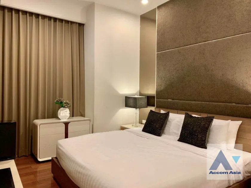 unit 2 Bedrooms  Condominium For Rent in Ploenchit, Bangkok  near BTS Chitlom (AA25191)