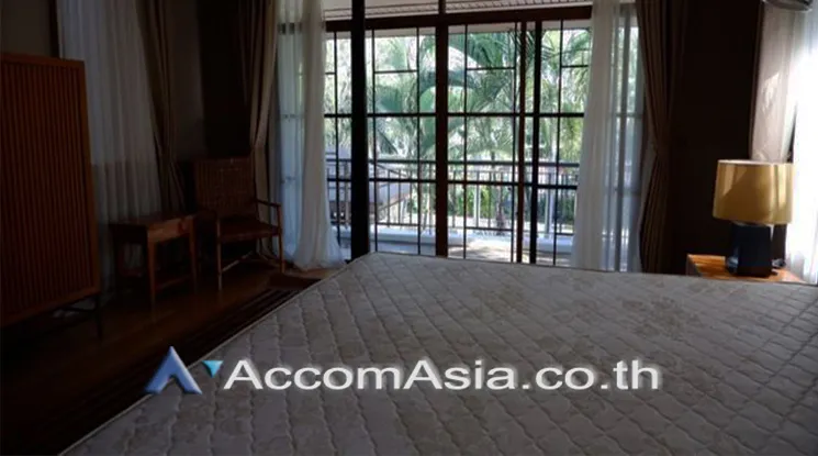 unit 5 Bedrooms  House For Sale in Pattanakarn, Bangkok  (AA25237)