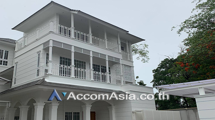  2  4 br House For Rent in Sukhumvit ,Bangkok BTS Phrom Phong AA25250