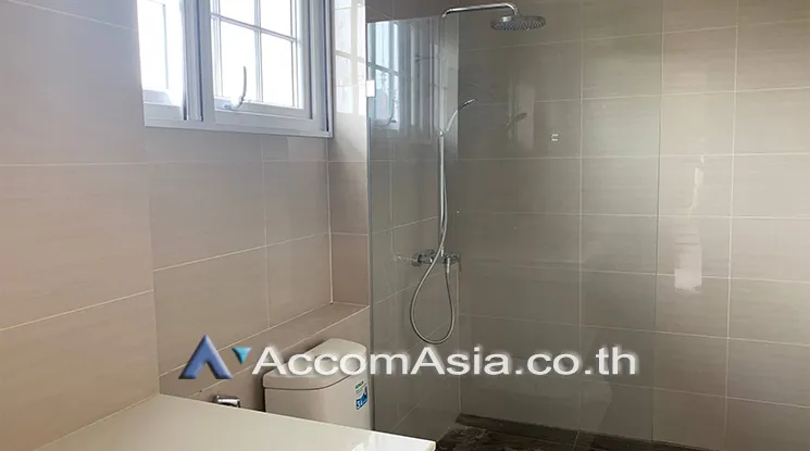 unit 4 Bedrooms  House For Rent in Sukhumvit, Bangkok  near BTS Phrom Phong (AA25250)
